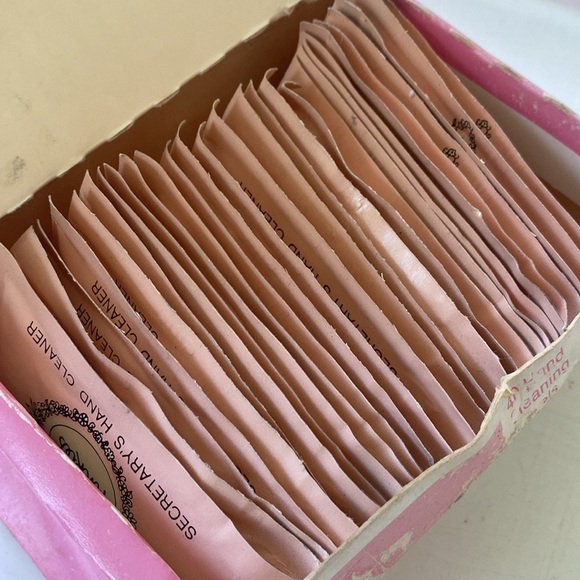 Vintage Pinkies Secretary’s Hand Cleaner Wipes. 23 in Original Box - Picture 6 of 8